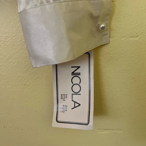 NICOLA White Satin Top with Pearl Accents Size 16 - Picture 5 of 9